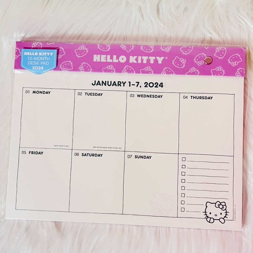 Hello‎ Kitty Desk Calendar